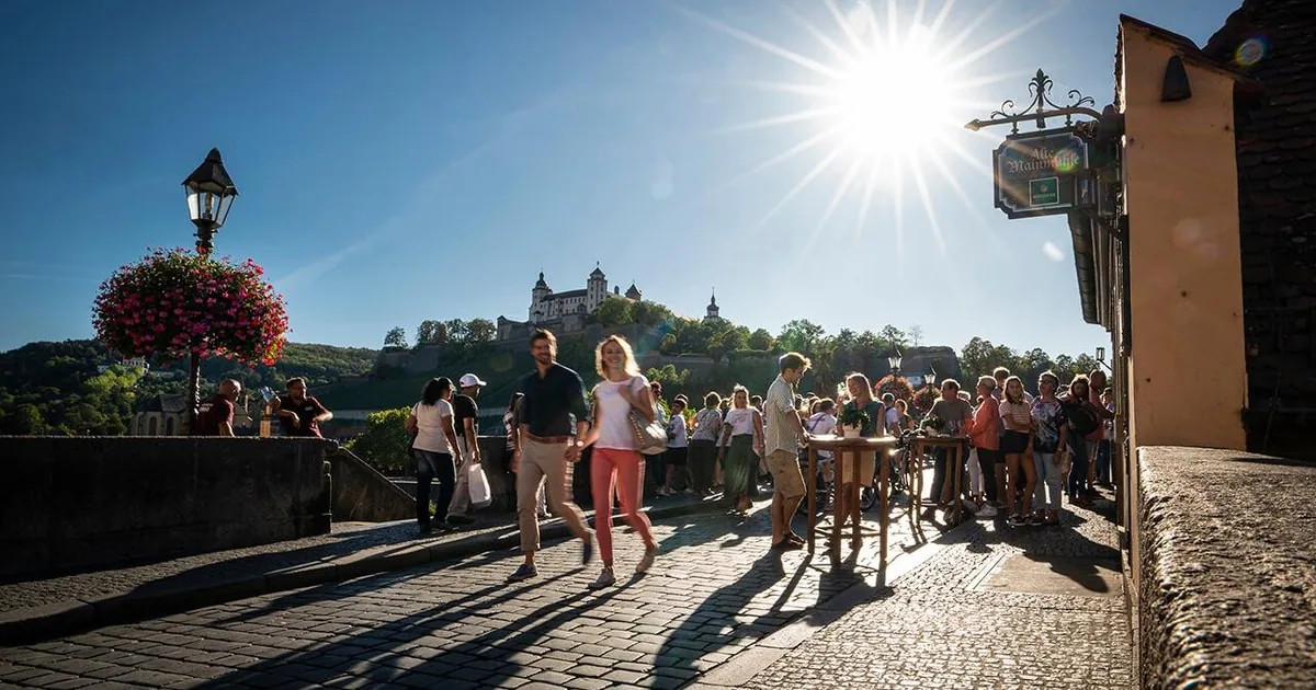 Würzburg: Brückenschoppen (guided tour with wine)