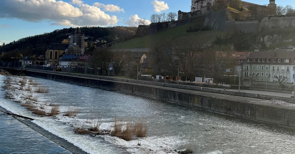 Würzburg Old Town Tour with Wine Tasting on the Alte Mainbrücke